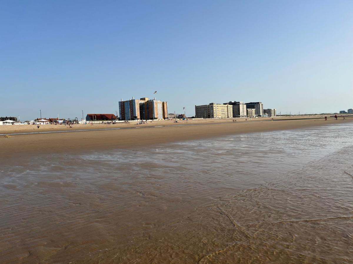 Frontaal Zeezicht In Appartement De Strandjutter Остенде Екстериор снимка